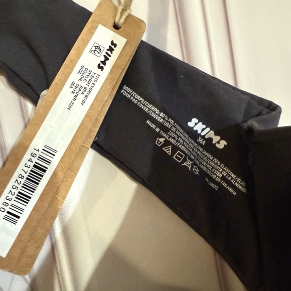 Skims Fits Everybody T-Shirt Bra In Onyx Black Size 36A NWT $54 - Picture 3 of 9